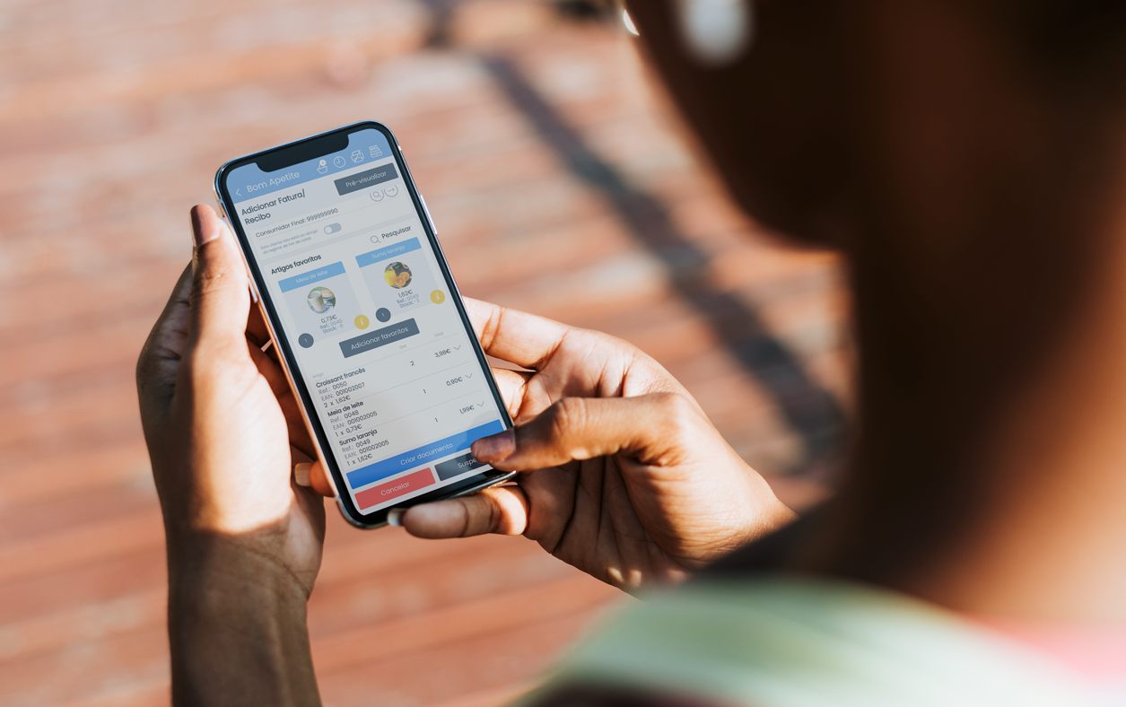 Moloni e UNICRE lançam a primeira solução do mercado para faturar e receber pagamentos diretamente no smartphone